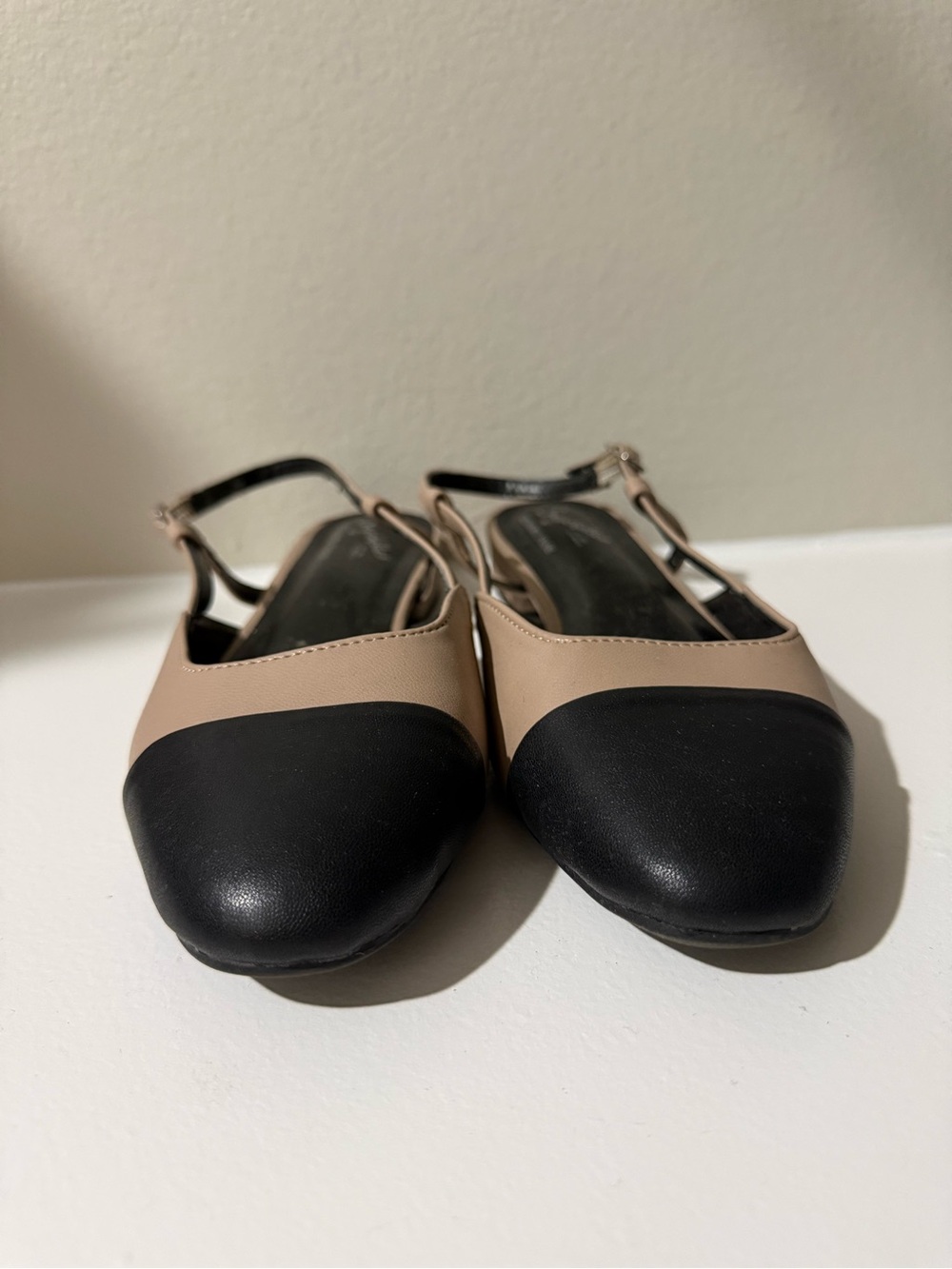 Seychelles Two-Tone Beige and Black Womens Slingback Flats
